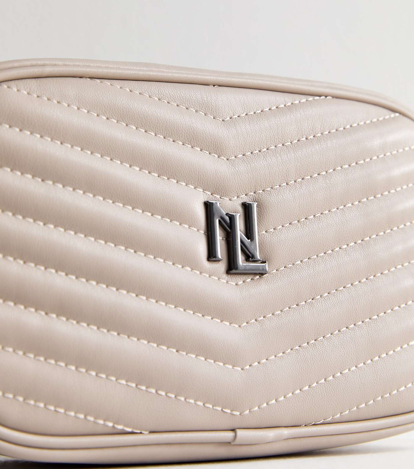 NEW LOOK CHEVRON LEATHER LOOK TASSLE CROSS BODY BAG