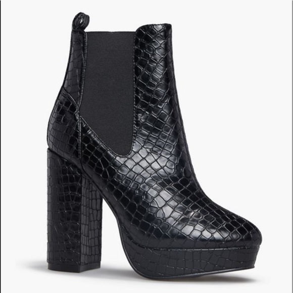 JUST FAB CLEORA PLATFORM BOOT