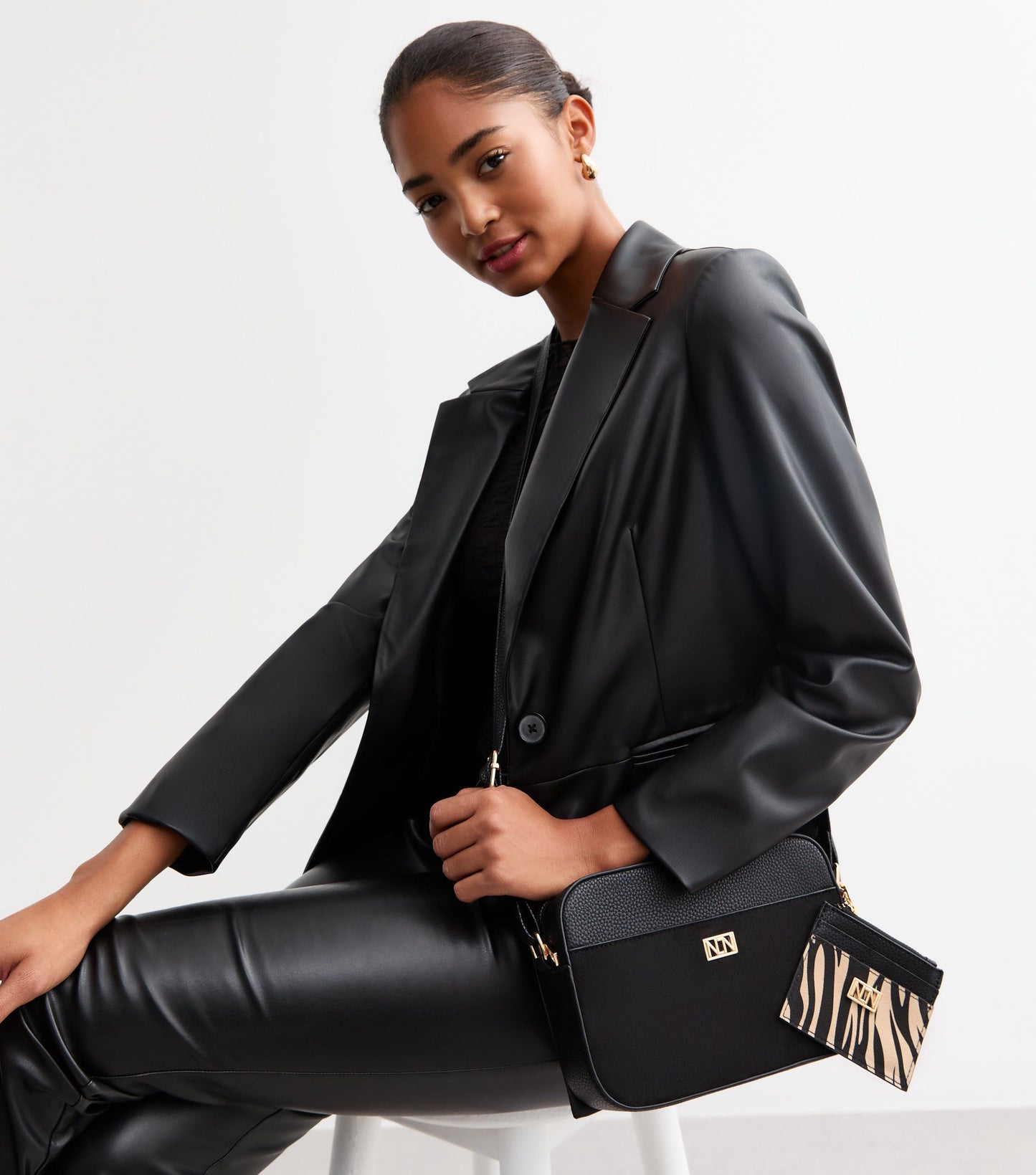 NEW LOOK GRAINED FAUX LEATHER CROSS BODY BAG AND CARD HOLDER