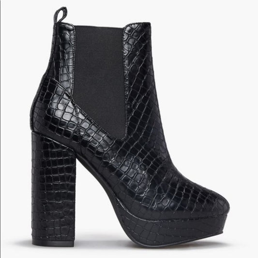 JUST FAB CLEORA PLATFORM BOOT